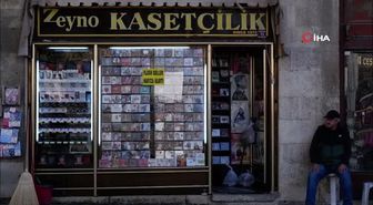 Edirne'nin tek kasetçisi müşterilerini adeta nostaljik yolculuğa çıkarıyor