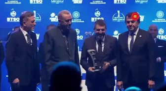 Erdoğan: 'Çete' Yaftası Karşısında En Sert Eleştirinin İş Dünyasının, İş Adamlarımızın Bizatihi Kendisinden Gelmesi Gerekirdi'
