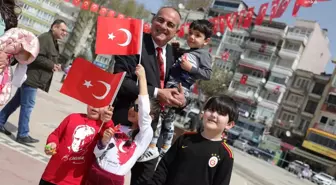 Gemlik Belediyesi'nden Çocuklara Karne Hediyesi