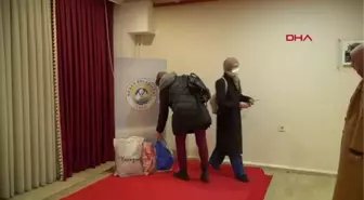 KIŞLIK KIYAFET GETİRDİLER, TİYATRO OYUNUNU ÜCRETSİZ İZLEDİLER