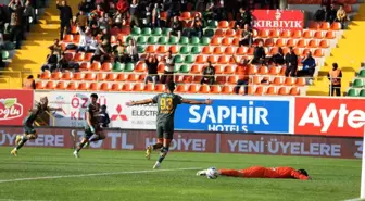 Spor Toto Süper Lig: Alanyaspor: 1 Fatih Karagümrük: 0 (İlk yarı)