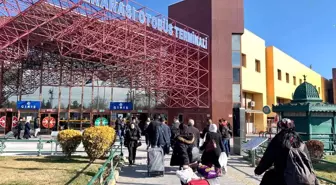 Sınavları biten öğrenciler otogara akın etti