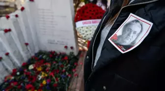 Gazeteci-yazar Uğur Mumcu ölümünün 30'uncu yılında mezarı başında anıldı