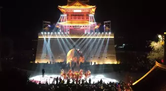 Çin'in Henan Kentinde Bahar Festivali Geleneksel Halk Sanatı Gösterileriyle Kutlandı