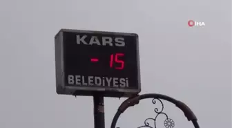 Kars eksi 15'i gördü, kapı kilitleri dondu