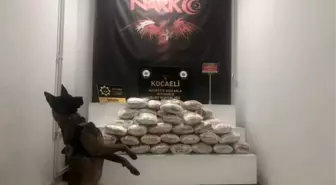 Polisi peşine takıp, uyuşturucu dolu çantaları ormanlık alana attı ama kurtulamadı