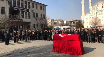 Vefat eden Iğdır eski belediye başkanı için belediye önünde tören düzenlendi