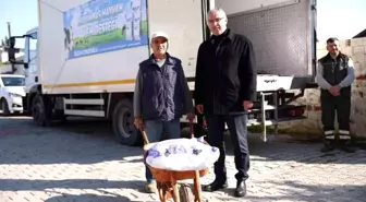 Aydın Büyükşehir Belediyesi'nden küçük aile işletmelerine yem desteği sürüyor