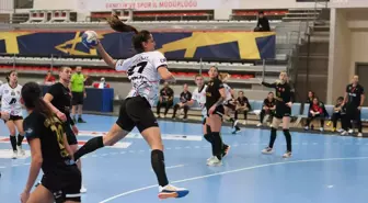 Konyaaltı Kadın Hentbol Takımı'ndan Deplasmanda Bir Puan