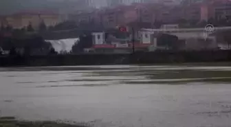 Menteşe'de sağanak ve fırtına yaşamı olumsuz etkiliyor