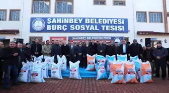 Şahinbey'de yem dağıtımı sürüyor