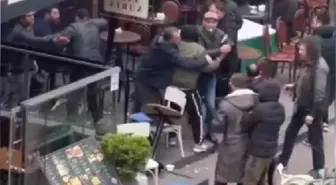 BEYOĞLU'NDA KAFEDE BALTALI SALDIRGAN PANİĞİ