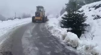 Bozdağ Kayak Merkezinde yol açma çalışması devam ediyor