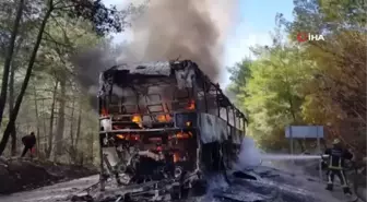 Güney Koreli turistleri taşıyan tur otobüsü alev alev yandı