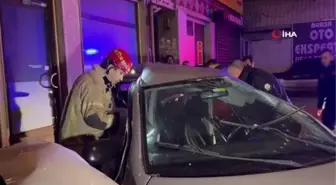 Bursa'da kontrolden çıkan otomobil, park halindeki araçlara çarptı: 1 ağır yaralı