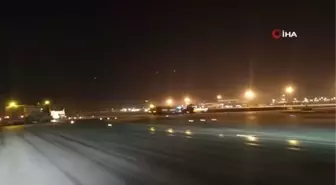 Erzurum Havalimanı'nda kar mesaisi