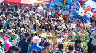 Miao Etnik Grubuna Mensup İnsanlar, Çin'in Güneybatısındaki Guizhou'da Geleneklerini Kutluyor