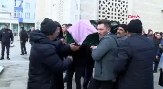 İSTANBUL-KARTAL'DA EVLERİNDE ÖLÜ BULUNAN ANNE VE KIZLARI SON YOLCULUĞUNA UĞURLANDI