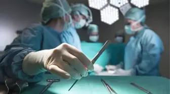 Bademcik ameliyatı sonrası hayatını kaybeden hastanın ölüm haberini veren doktor ortadan kayboldu