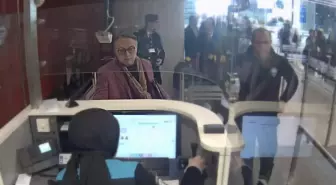Modacı Barbaros Şansal, İstanbul'da Gözaltına Alındı, Sonra Serbest Bırakıldı