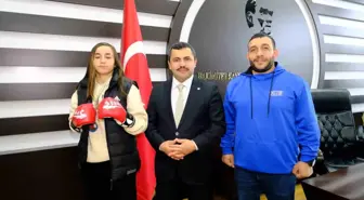 Şampiyon sporcu başarısını Başkan Yalçın ile paylaştı