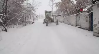 Yakutiye'de ekiplerin karla mücadelesi devam ediyor