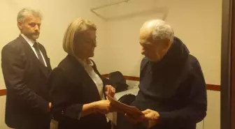 İzmit Belediye Başkanı Hürriyet, Duayen Sanatçıları 'Leyla Hanım'a Davet Etti