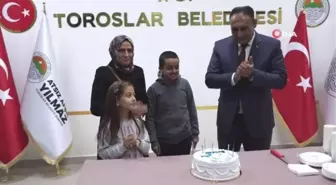 Kanser hastası çocuğa, Belediye Başkanı'ndan sürpriz doğum günü