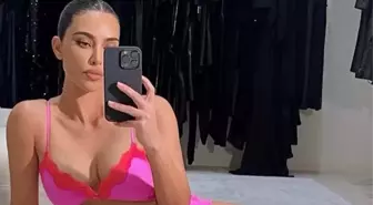 Kim Kardashian'a bikinisi küçük geldi! Ayna karşısında sere serpe poz verdi