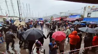 Sağanak yağış altında saatlerce horon oynadılar