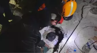 Erzurum'dan giden AFAD ve PAK, 9 vatandaşı enkazdan sağ çıkardı