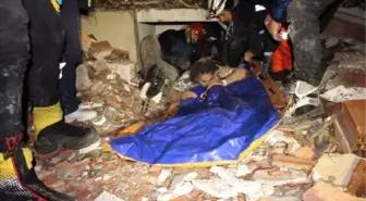 Depremde umudun sembolü haline gelen iki aylık bebeği üniversite ekipleri kurtardı