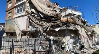 Deprem felaketinde 2'nci gün; enkaz başlarında umutlu bekleyiş (9)