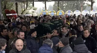 DEPREMDE HAYATINI KAYBEDEN BERKHAN EMİNSOY İSTANBUL'DA TOPRAĞA VERİLDİ