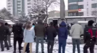 Niğde'de kar altında kan verme kuyruğu