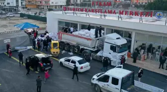 Yardım dolu tırlar deprem bölgesine gönderildi