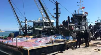 Adana'dan deprem yardımları, deniz yoluyla Samandağ'a ulaştırılıyor