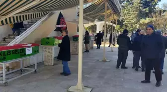 Depremde hayatını kaybeden özel harekat polisinin ailesi Kilis'te defnedildi