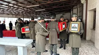 Enkaz altında can veren Uzman Çavuş ve 12 yaşındaki oğlu Kızılcahamam'da toprağa veridi