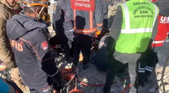 Şanlıurfa'da baba ve oğlu 56 saat sonra enkazdan sağ çıkarıldı
