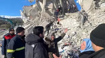 Başkan Sayan, depremzedelerin yanında