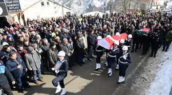 Kardeşi, yengesi ve yeğenini enkaz altından çıkartan Uzman Çavuş Esat Alkurt yaşadığı çaresizliği gözyaşları ile anlattı