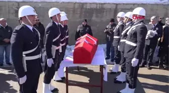 DEPREMDE ÖLEN POLİS MEMURU VE 2 YAŞINDAKİ KIZI TOPRAĞA VERİLDİ