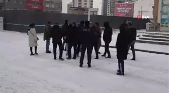 Depremler sonrası büyük hasar gören bina yıkılacak