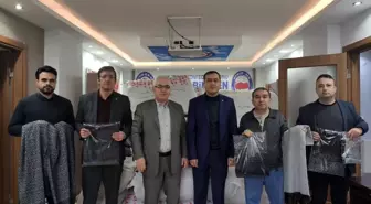 Eğitim Bir Sen'den deprem bölgesine kaşkol ve panço yardımı