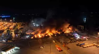 İskenderun Limanı'nda 54 saattir devam eden yangın dron ile havadan görüntülendi