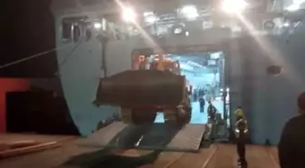 MSB: 'TCG Sancaktar ve TCG Bayraktar gemileri iş makinelerini İskenderun Limanına ulaştırdı'