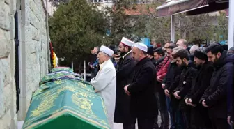 Adıyaman'da enkaz altında kalan 5 kişilik aile üyeleri Eskişehir'de toprağa verildi