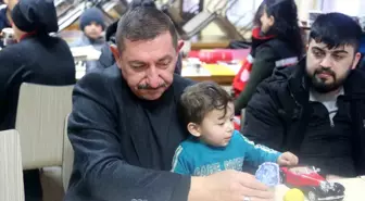 Başkan Vidinlioğlu, depremzede aileleri ziyaret etti