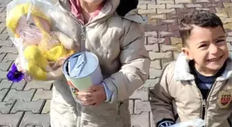 Bisiklet için kumbaralarında biriktikleri paraları depremzedelere bağışladılar